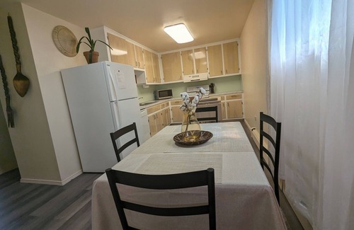 Fairbanks Apartamento | In Town! Fully-equipped kitchen with spacious bedrooms. Free parking & WiFi!