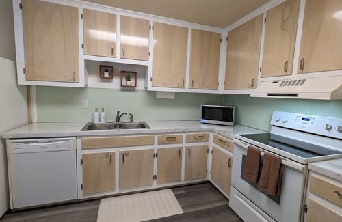 Fairbanks Apartamento | In Town! Fully-equipped kitchen with spacious bedrooms. Free parking & WiFi!