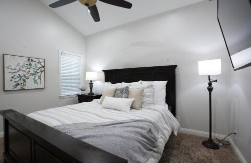 Hermosa Village Casa | Incredible 5 Bedroom, 4 Bath, Rock Pool & Jacuzzi Home, 1/2 Mile Walk To Disney