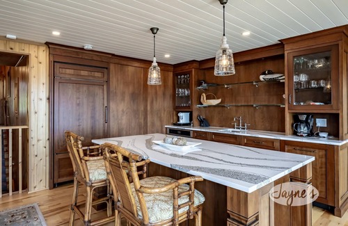 Muskoka Lakes Cabaña | Incredible 9 bdrm, 9 bath, Tennis Court! Nanny Suite! Gym! Lake Muskoka!!!