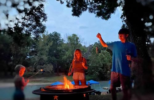 Prairie Lea Otro | Incredible Glamping Retreat near Kingsbury, Texas: Luxury Safari Tent on the San Marcos River Perfect for a Family