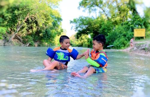Prairie Lea Otro | Incredible Glamping Retreat near Kingsbury, Texas: Luxury Safari Tent on the San Marcos River Perfect for a Family