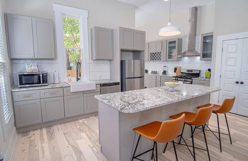 Near East Side Casa | Incredible New 3BR 2BA Near Downtown