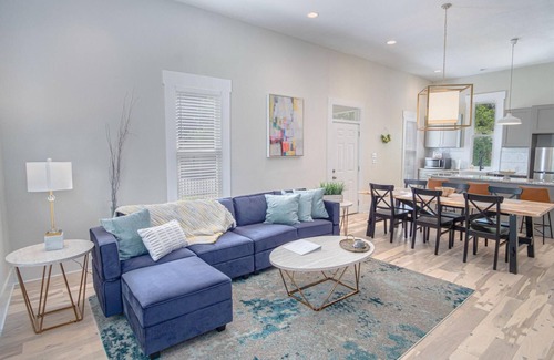 Near East Side Casa | Incredible New 3BR 2BA Near Downtown