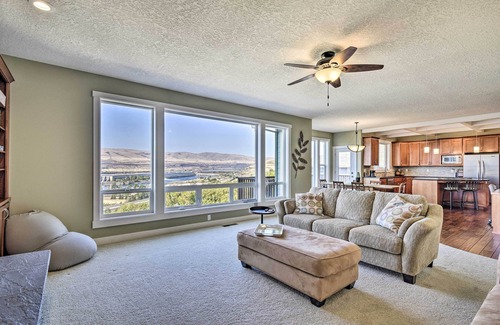 The Dalles Casa | Incredible Oregon Retreat w/ Private Hot Tub!