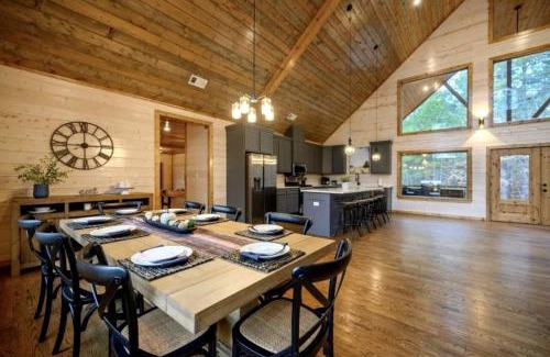 Pickens Casa | Incredible Spacious Cabin Surrounded by Nature for an Amazing Escape for the Whole Family in Broken Bow, Oklahoma
