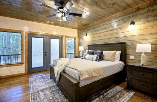 Pickens Casa | Incredible Spacious Cabin Surrounded by Nature for an Amazing Escape for the Whole Family in Broken Bow, Oklahoma