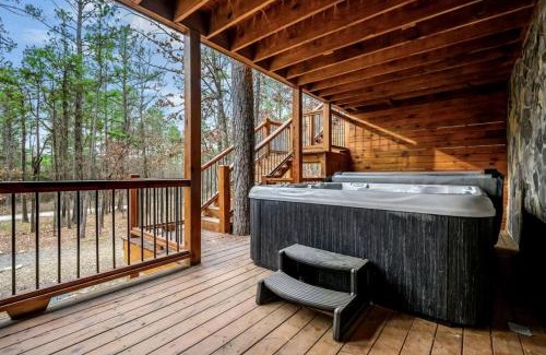 Pickens Casa | Incredible Spacious Cabin Surrounded by Nature for an Amazing Escape for the Whole Family in Broken Bow, Oklahoma
