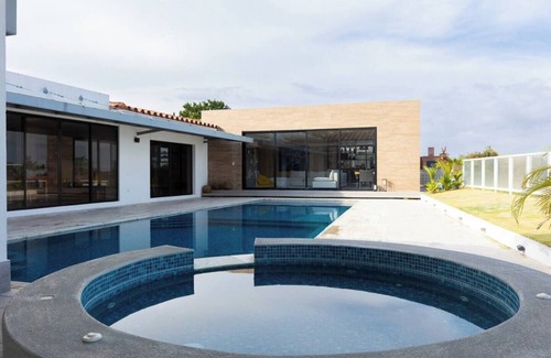El Palmar Villa | This villa is a 6 bedroom(s), 7.5 bathrooms, located in Vista Mar, Panamá Oeste.