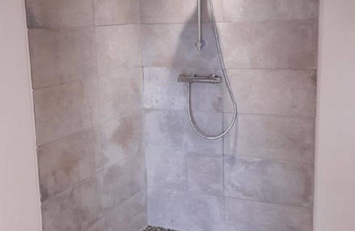 Castelnau-de-Mandailles Cama Y Desayuno | La Source Gilhodes - La gentiane habitación independiente con piscina
