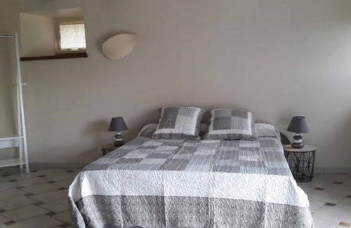 Castelnau-de-Mandailles Cama Y Desayuno | La Source Gilhodes - La gentiane habitación independiente con piscina