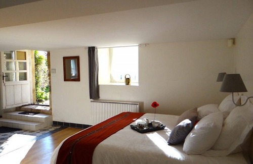 Castelnau-de-Mandailles Cama Y Desayuno | La Source Gilhodes - La gentiane habitación independiente con piscina