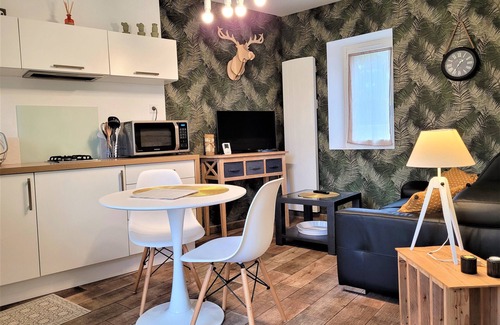 Saint-Aignan-Grandlieu Casa | El acceso al aeropuerto de Petit Clos.