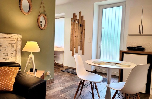 Saint-Aignan-Grandlieu Casa | El acceso al aeropuerto de Petit Clos.