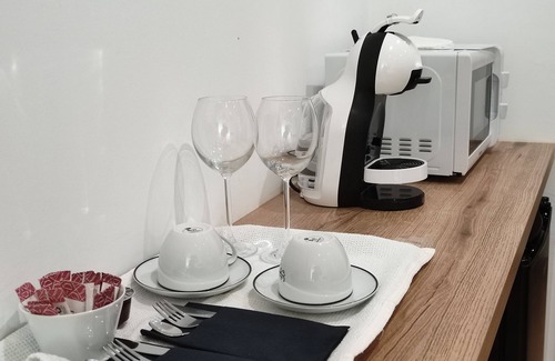 El Prat de Llobregat Casa | Alojamiento independiente con salida al jardín. Cerca aeropuerto metro y tren.