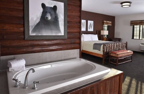 Independence Hotel | Independence Family Fun: Spacious Rooms & Bunk Bed Suites Near KC