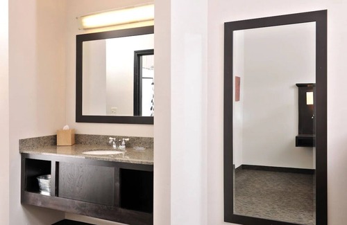 Independence Hotel | Independence Modern Lodge Retreat: Heated Pool & Whiskey Bar | 3 Units