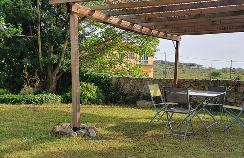 Valgatara Apartamento | Independent accommodation with private bathroom and exclusive garden use.