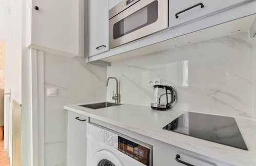 Combat Apartamento | Independent flat: canal st martin&trains stations!