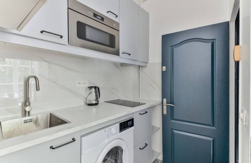 Combat Apartamento | Independent flat: canal st martin&trains stations!