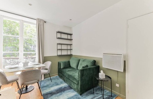 Combat Apartamento | Independent flat: canal st martin&trains stations!