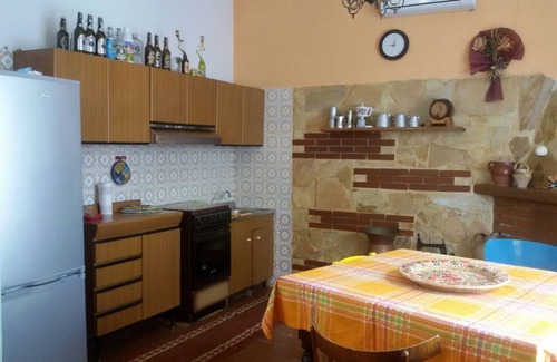 Mosciano Sant'Angelo Casa | Apartamento independiente en una villa con jardín.