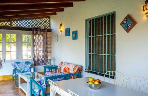 Zahora Villa | Casa independiente amueblada con confort y estilo, jardín grande