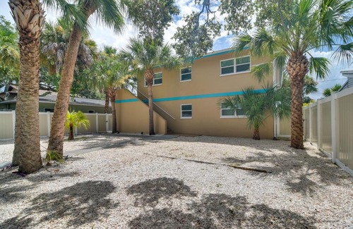 Indian Rocks Beach Apartamento | Indian Rocks Beach Retreat Walk to Beaches!