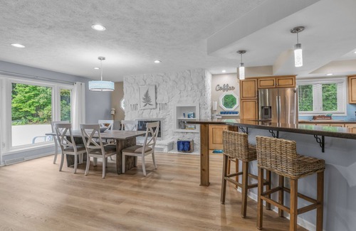 Muskegon Casa | Indoor Pool by Lake Michigan Beaches & Grand Haven / Slps 24 w/ Tennis & Hot Tub