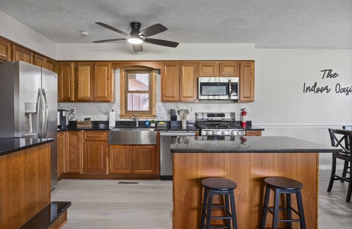 Milan Casa | Indoor Heated Pool |Game Room|Hot Tub|Sauna Near Sandusky| The Indoor Oasis