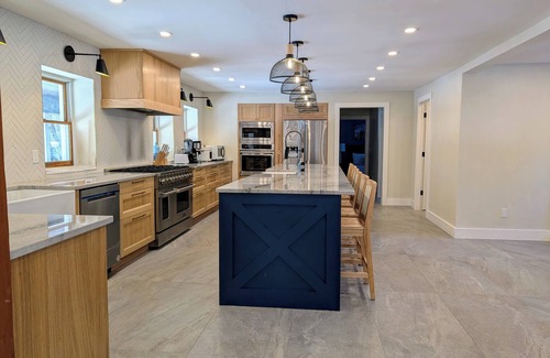 Yulan Casa | Indoor Pool, 11 yrs hosting, 7 bdrm, Hot Tub, Designer Home, Stunning Kitchen