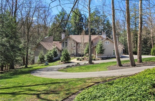 Hunting Valley Casa | Indoor Pool|Sauna|Theater Room|Bar|Sleeps 10