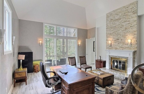 Hunting Valley Casa | Indoor Pool|Sauna|Theater Room|Bar|Sleeps 10