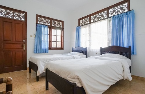 Sunset Road Casa | Indopurejoy House - Komala Indah Cottages - Hostel