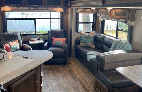 Seville Casa | Indulge in Home-Like Comfort! Kayak Rentals, Pets Allowed, Free Parking!