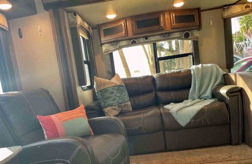 Seville Casa | Indulge in Home-Like Comfort! Kayak Rentals, Pets Allowed, Free Parking!