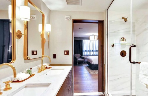 Dupont Circle Hotel | Indulge in Home Like Comfort! Swimming Pool, Pets Allowed!