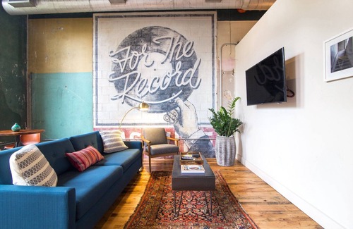 Arts District Apartamento | Industrial Chic Apartment Steps from Broadway (Loft 202)