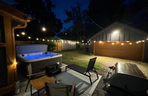 Indianapolis Casa | Indy Holidays Hot Tub, Nightlife, Cozy Fall Stay