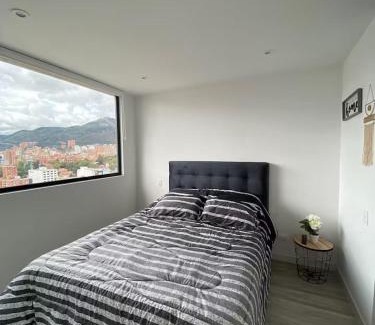 Chapinero Apartamento | Infinity Rooftop Pool Penthouse with 24h Gym, Near Zona G!