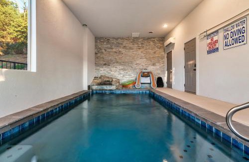 Sevierville Casa | Infinity Vista Retreat - 5BR, Smoky Mountain Views Pool, HotTub