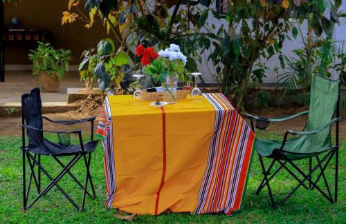 Entebbe Cabina | Inn The Wood