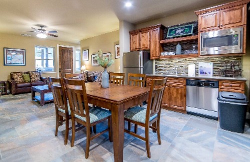 Ahwahnee Cama Y Desayuno | Inn the Woods Suites