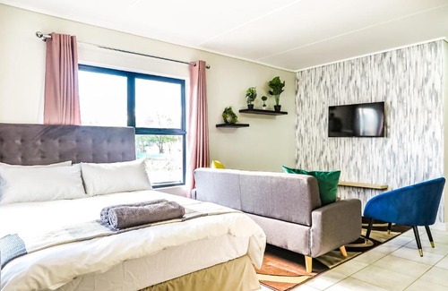 Greater Johannesburg Metropolitan Area Apartamento | Insaka's Greenlee Apartment - Greenlee Lifestyle Centre, Sandton