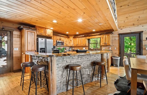 Foxfire Estates Cabina | Insane Views, Hot Tub,Game Room!