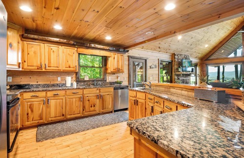 Foxfire Estates Cabina | Insane Views, Hot Tub,Game Room!