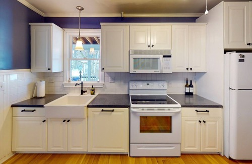 Lakeside Casa | Inside Lakeside 5 Bedroom 2 Bath House With Porches 1st floor master and bath