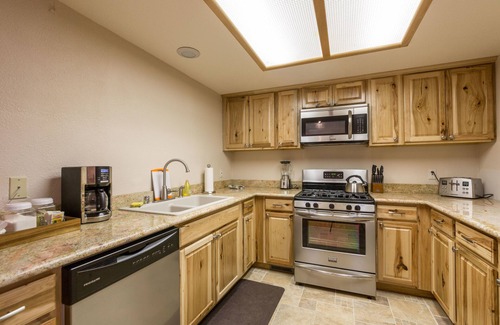 Yosemite West Casa | Inside Yosemite Park Winter Wonderland