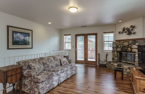 Yosemite West Casa | Inside Yosemite Spring Wonderland