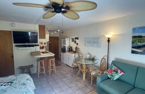 Poipu Condominio | Instant Aloha! Footsteps away from waves, sea life and sunsets.